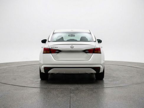 Used 2025 Nissan Altima 2.5 SV FWD image 7