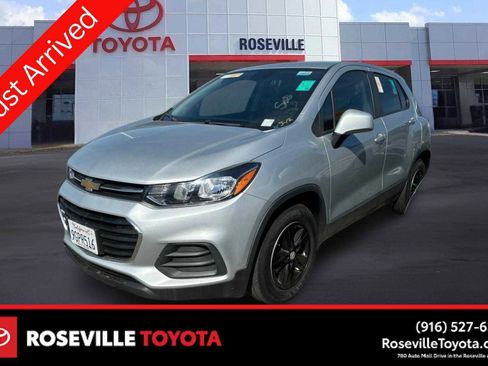 Used 2022 Chevrolet Trax LS w/ Tint and Cruise Package image 1