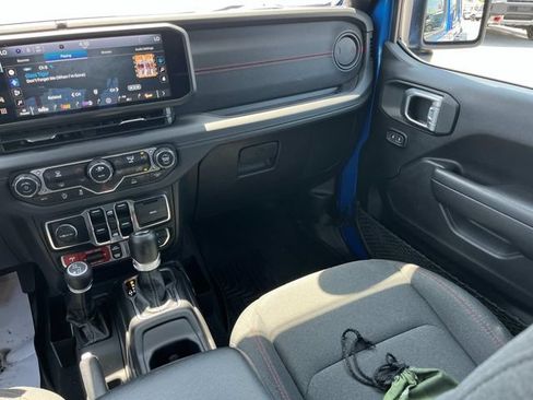 Used 2024 Jeep Wrangler Unlimited Rubicon AWD/4WD image 14