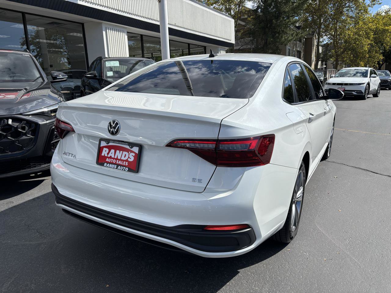 Used 2024 Volkswagen Jetta SE w/ Panoramic Sunroof Package FWD image 10