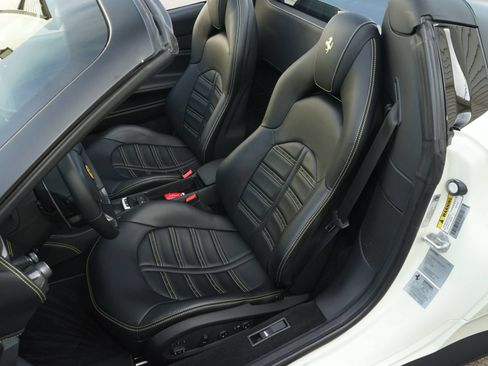 Used 2018 Ferrari 488 Spider RWD image 3