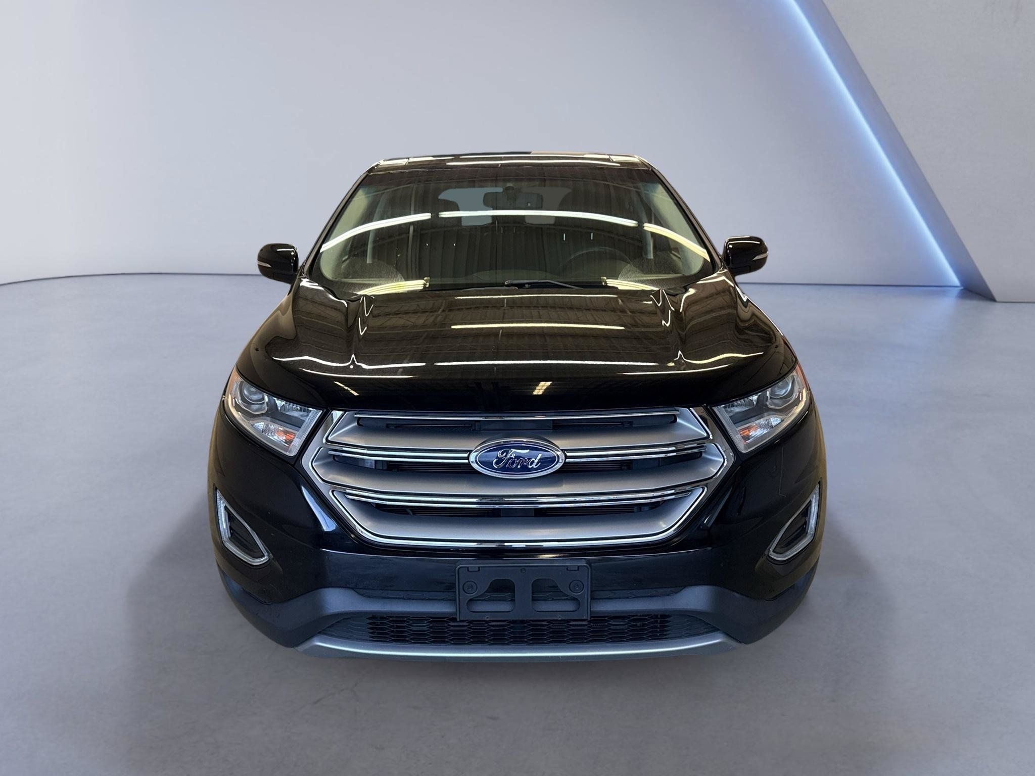 Used 2018 Ford Edge Titanium w/ Equipment Group 301A AWD/4WD image 2