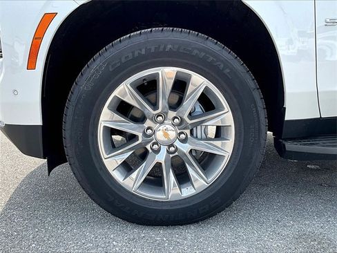 New 2025 Chevrolet Suburban Premier image 7