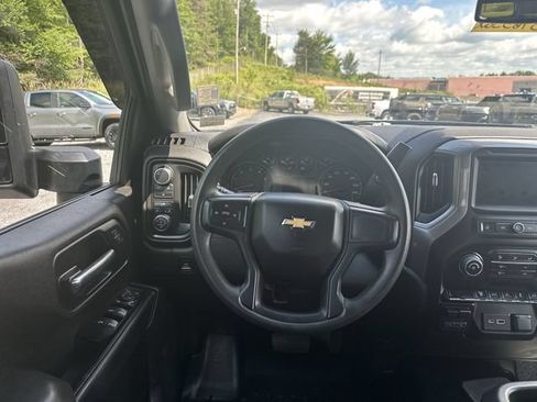 Used 2019 Chevrolet Silverado 1500 Custom Trail Boss w/ Custom Convenience Package AWD/4WD image 13