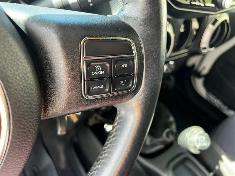 Used 2013 Jeep Wrangler Unlimited Rubicon w/ Connectivity Group AWD/4WD image 28