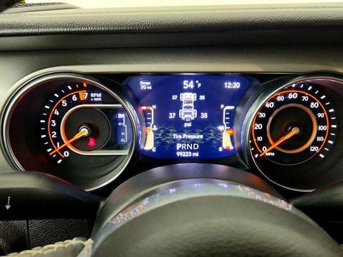 Used 2019 Jeep Wrangler Unlimited Sahara AWD/4WD image 14