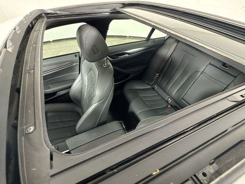 Used 2022 BMW 530i w/ M Sport Package image 25