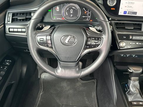 Used 2025 Lexus ES 300h w/ Premium Package FWD image 11