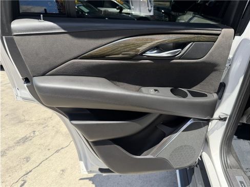 Used 2017 Cadillac Escalade Platinum RWD image 22