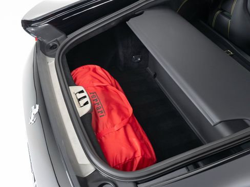 Used 2019 Ferrari 812 Superfast RWD image 33