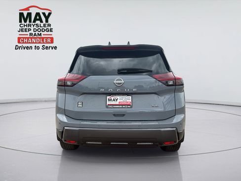 Used 2025 Nissan Rogue SL w/ Tech Package FWD image 6