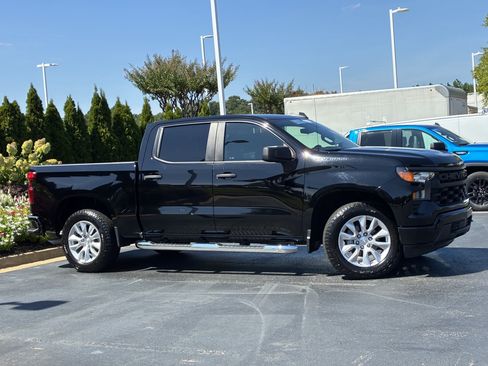 Used 2022 Chevrolet Silverado 1500 Custom RWD image 3