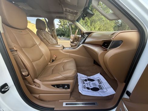Used 2016 Cadillac Escalade ESV Platinum image 18