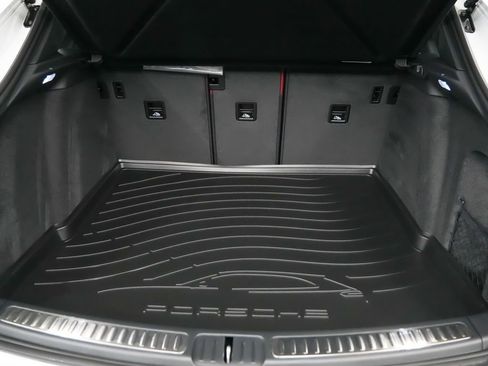 New 2026 Porsche Macan AWD/4WD image 13