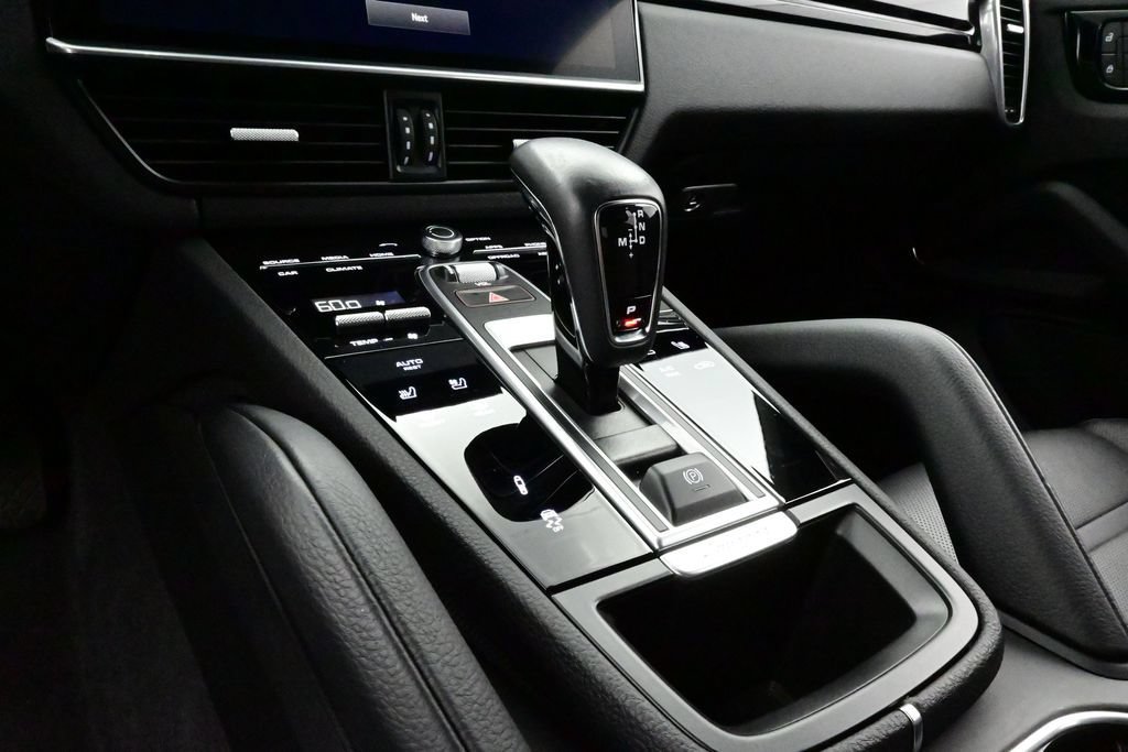 Certified 2023 Porsche Cayenne Coupe w/ Premium Package AWD/4WD image 11