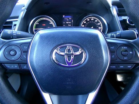 Used 2018 Toyota Camry LE image 15