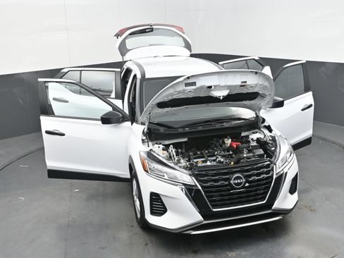 Certified 2025 Nissan Kicks Play S image 38