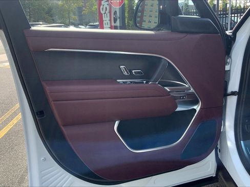 New 2025 Land Rover Range Rover SE image 10