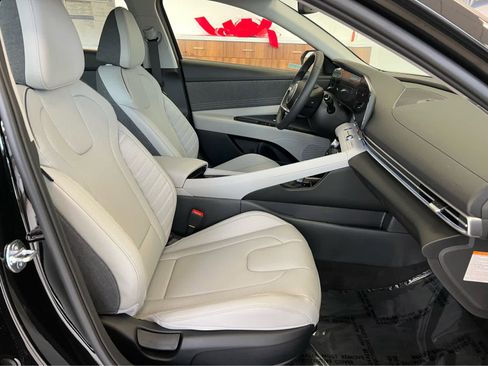 New 2026 Hyundai Elantra Limited image 17
