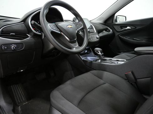 Used 2025 Chevrolet Malibu LT FWD image 11