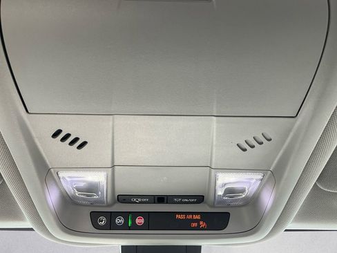 Used 2022 Chevrolet Equinox LT w/ Driver Convenience Package image 11