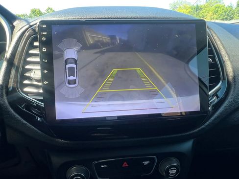 Used 2019 Jeep Compass Latitude FWD image 23