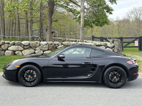 Used 2017 Porsche 718 Cayman RWD image 12