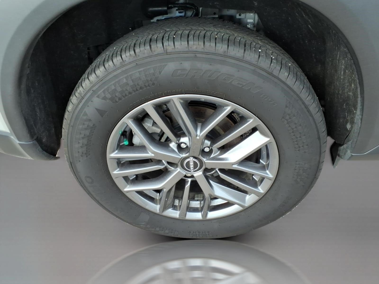 Used 2025 Nissan Rogue S AWD/4WD image 6