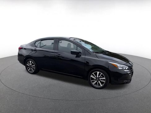 Used 2025 Nissan Versa SV image 2