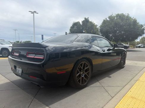 Used 2018 Dodge Challenger R/T Scat Pack w/ Leather Interior Group RWD image 5