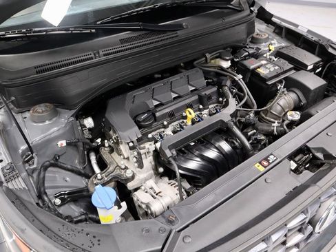 Used 2025 Hyundai Venue SEL FWD image 17