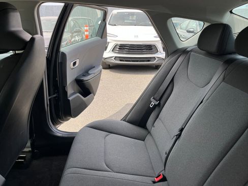 Used 2025 Kia K4 LXS image 39