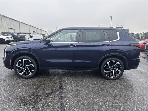 Used 2023 Mitsubishi Outlander SE image 4