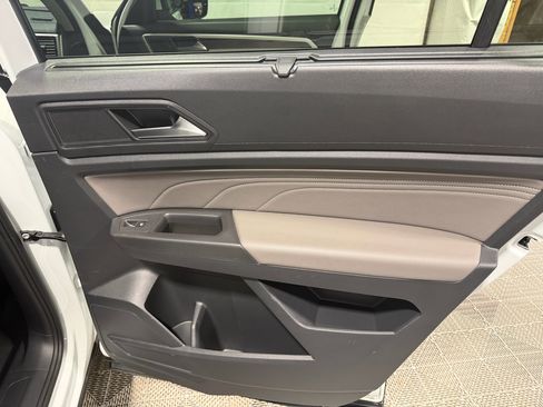 Used 2022 Volkswagen Atlas SE w/ Black Wheel Package image 16