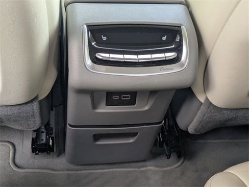 Used 2025 Cadillac XT6 Premium Luxury image 29