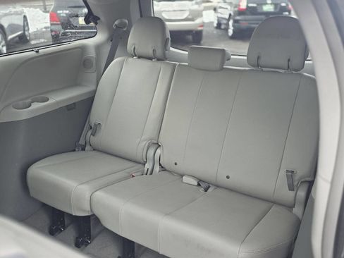 Used 2014 Toyota Sienna Limited image 13