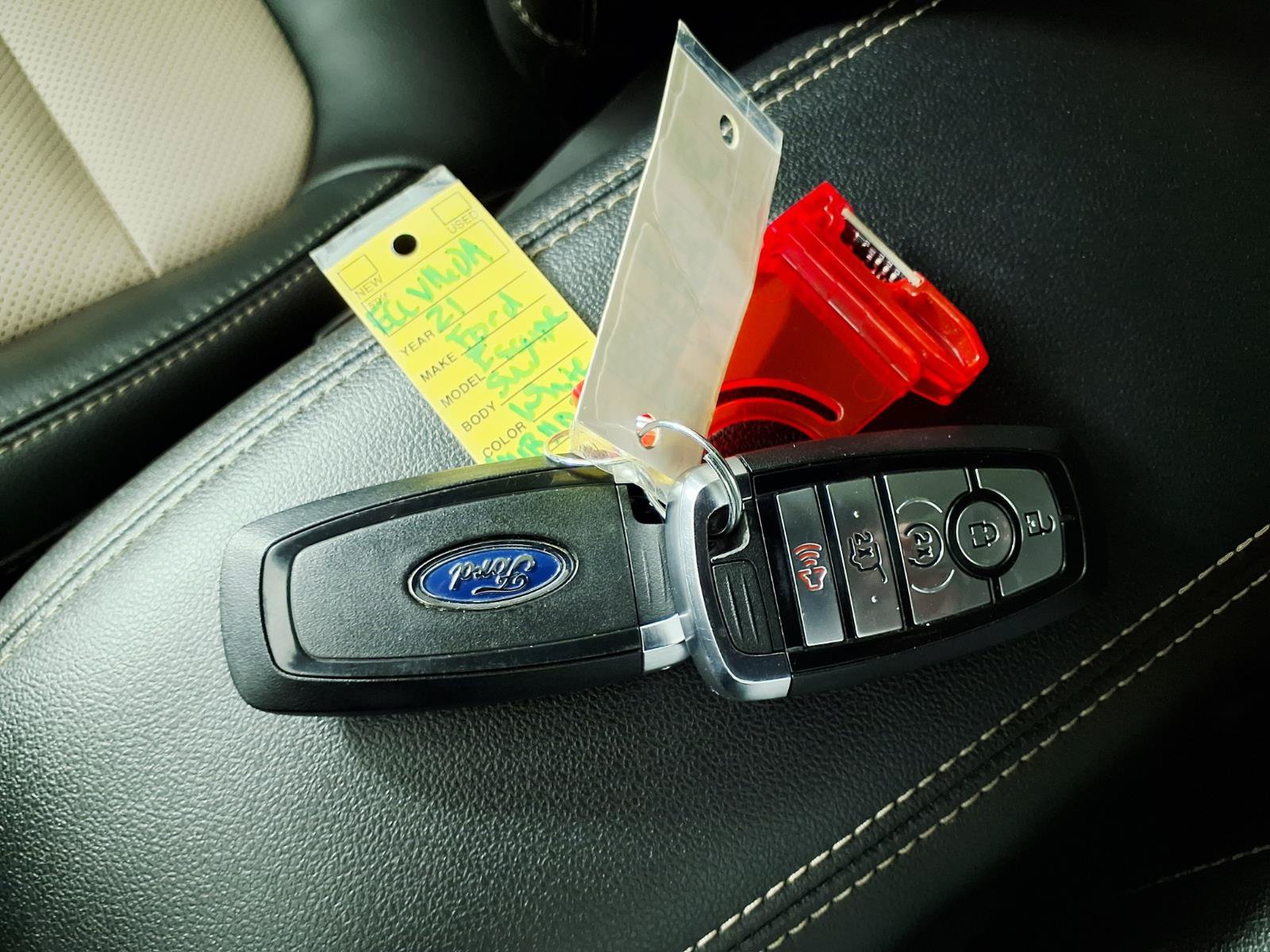 Used 2021 Ford Escape Titanium w/ Titanium Premium Package FWD image 23