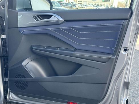 New 2026 Volkswagen Taos SEL AWD/4WD image 9