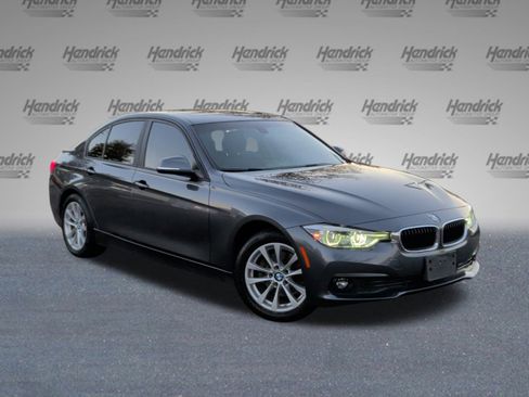 Used 2018 BMW 320i Sedan w/ Premium Package image 2