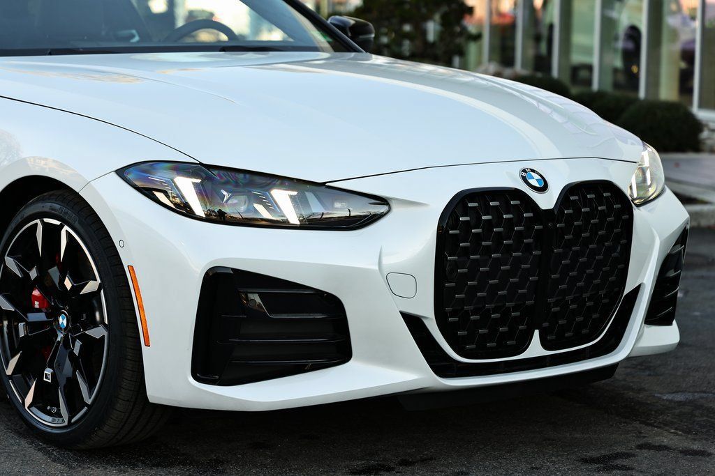 Used 2025 BMW 430i Coupe w/ M Sport Package RWD image 2