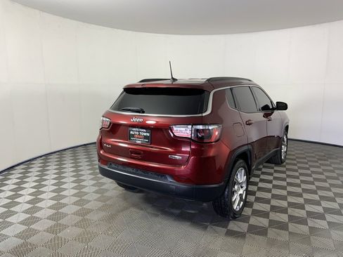 Used 2022 Jeep Compass Latitude image 3