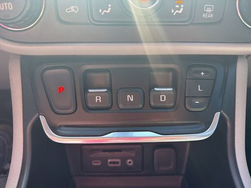 Used 2020 GMC Terrain SLT w/ Preferred Package AWD/4WD image 26