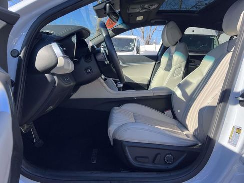 Used 2023 Genesis G70 2.0T w/ Sport Prestige Package image 11