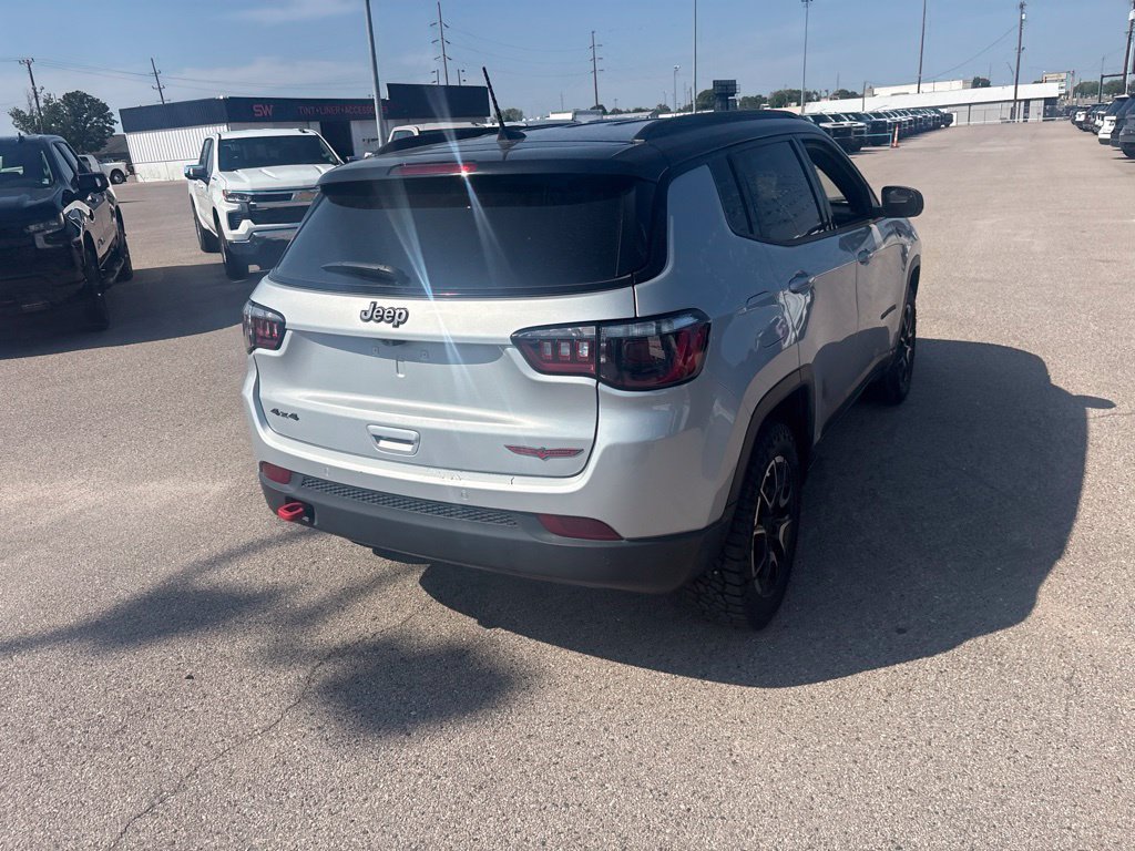 Used 2025 Jeep Compass Trailhawk AWD/4WD image 11