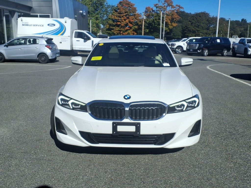 Used 2023 BMW 330i xDrive Sedan w/ Driving Assistance Package AWD/4WD image 3