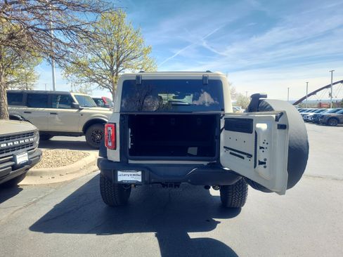 Used 2025 Ford Bronco Badlands image 32