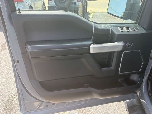 Used 2019 Ford F150 Lariat w/ Equipment Group 502A Luxury AWD/4WD image 3