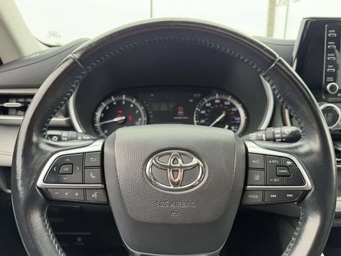 Used 2021 Toyota Highlander XLE AWD/4WD image 32