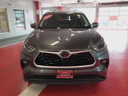 Certified 2021 Toyota Highlander XLE image 4