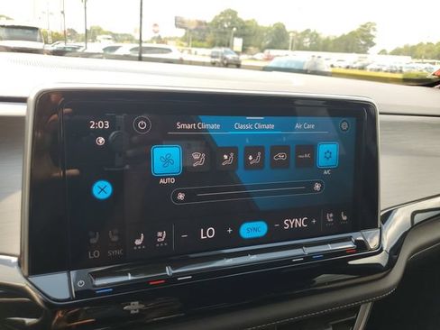Used 2024 Volkswagen Atlas Cross Sport SE FWD image 30